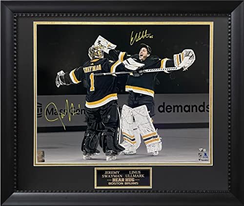 Jeremy Swayman Linus UllMark Double Autograph Photo Bear zagrljaj Spotlight 23 × 27 Fanatics Autentifikacija - Autografirane NHL fotografije