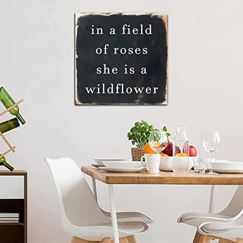 U polje ruža ona je plak od drveta od divljeg cvijeta smiješni citat drveni znak motivacijske poslovice zid zid viseći znak moto drveni